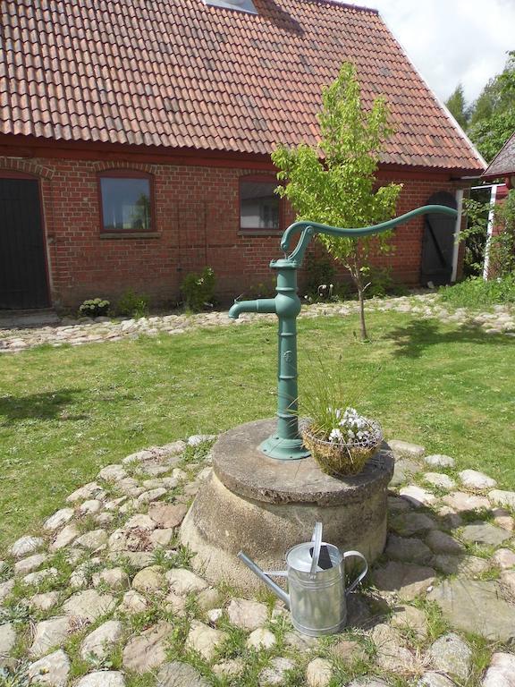 Red Bird Farm Bed & Breakfast Ystad Ngoại thất bức ảnh