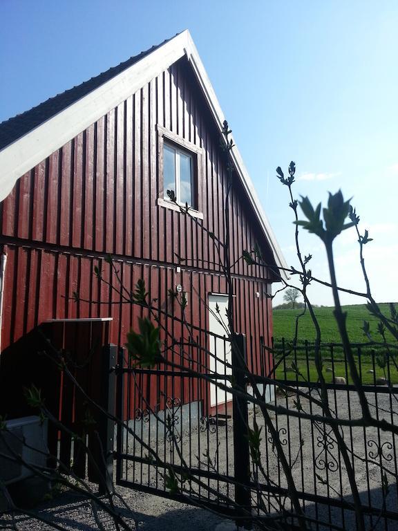 Red Bird Farm Bed & Breakfast Ystad Ngoại thất bức ảnh