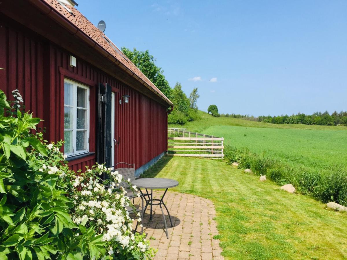 Red Bird Farm Bed & Breakfast Ystad Ngoại thất bức ảnh